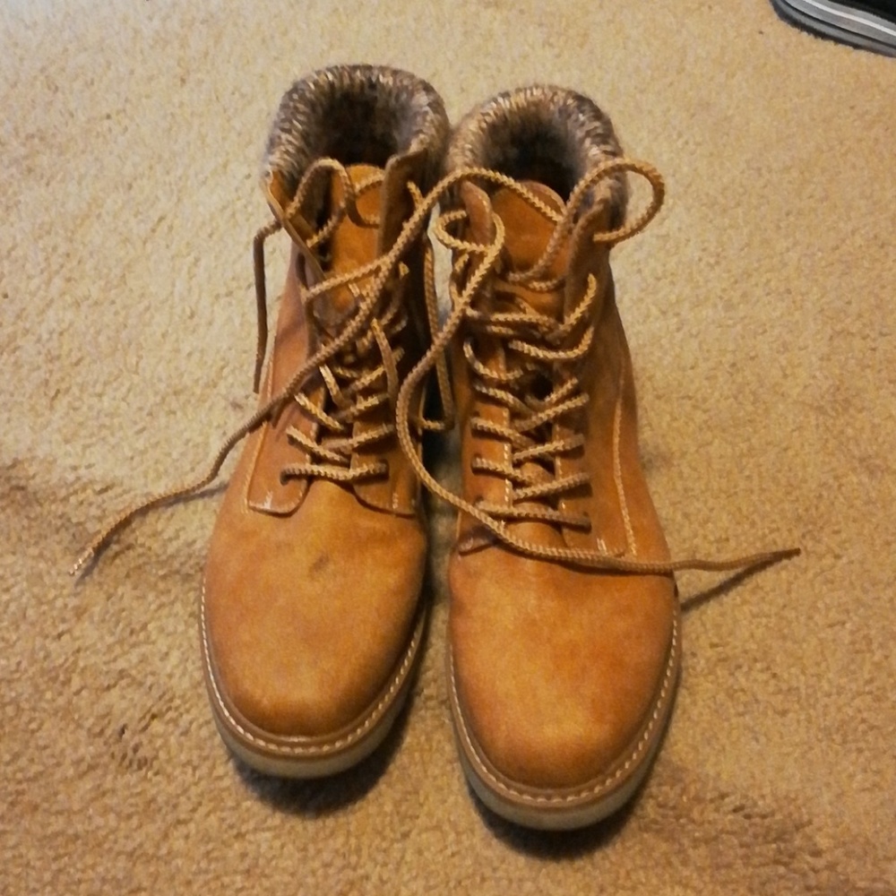 Boots - Picture 3 of 6